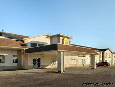 Super 8 By Wyndham Meadow Lake Екстер'єр фото